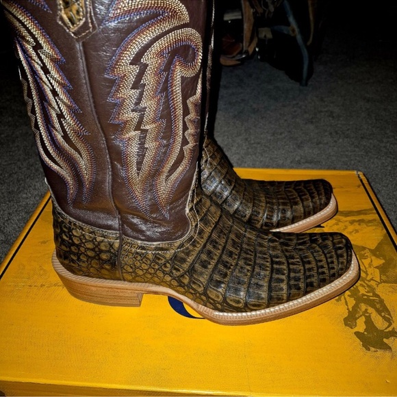 Golden Chocolate Caiman Cowboy Boots - Picture 4 of 9
